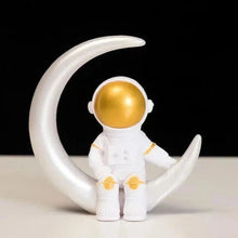 4 Pcs Astronaut Figure Statue Figurine Spaceman Sculpture Educational Toy Desktop Home Decoration Astronaut Model for Kids Gift